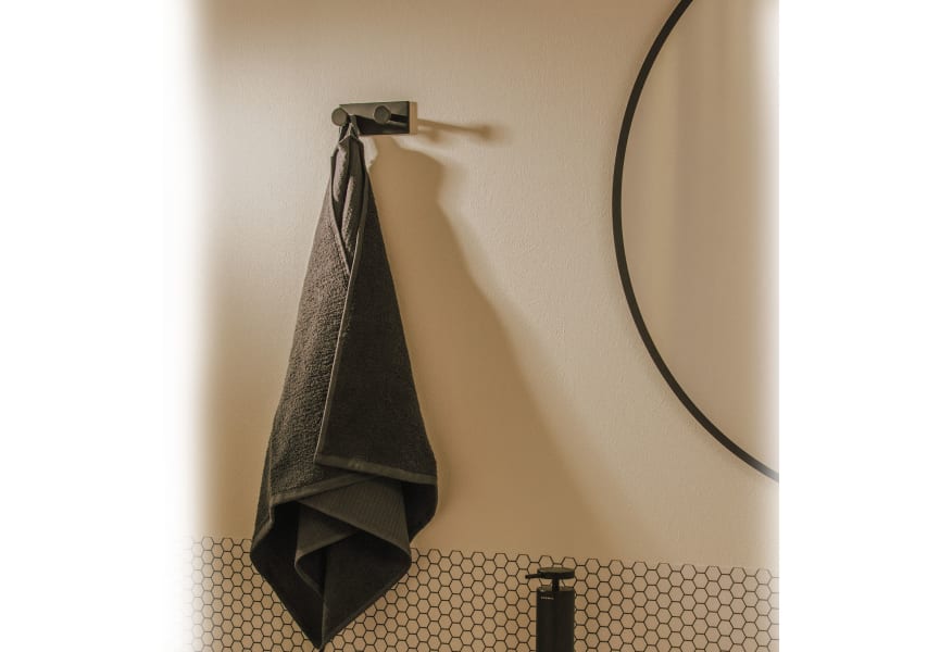 Percha doble de baño Stick Cosmic ambiente 3