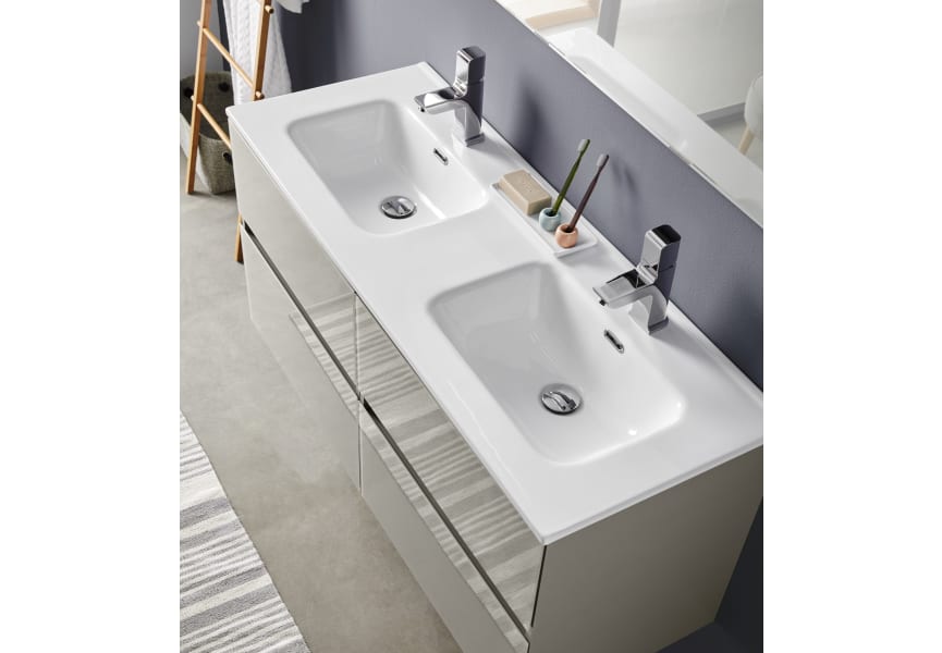 Kios G.16 Ginza Composición de baño con base baja de 4 cajones, 3 muebles  altos de 1 puerta, espejo vertical, foco de led y tapa de cristal para  lavabo sobre encimera