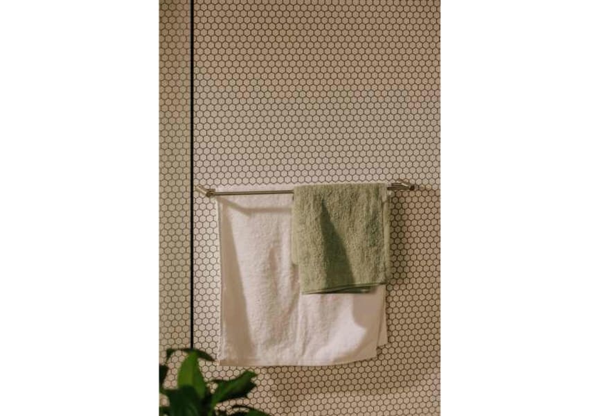 Toallero doble de baño Logic Cosmic ambiente 4