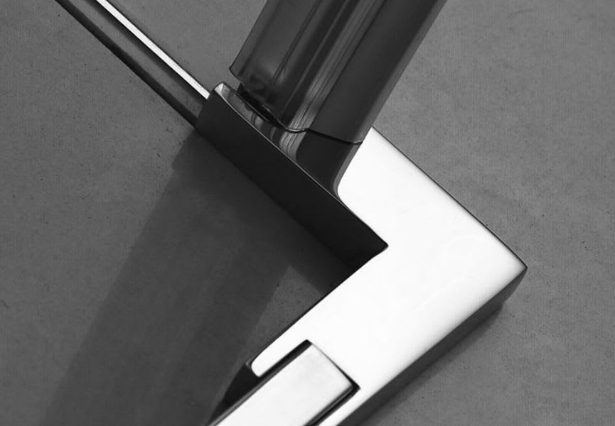 Mampara de ducha Elara perfil negro Bruntec detalle 4