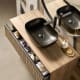 Conjunto de mueble de baño con lavabo sobre encimera negro Yuka Sanchís detalle 2