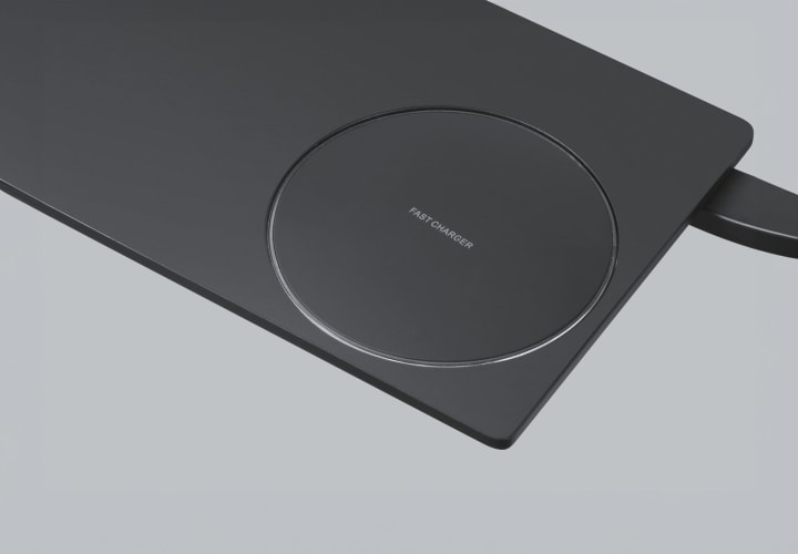Espejo de baño con luz LED con repisa y cargador para móvil Concept Ledimex detalle 3