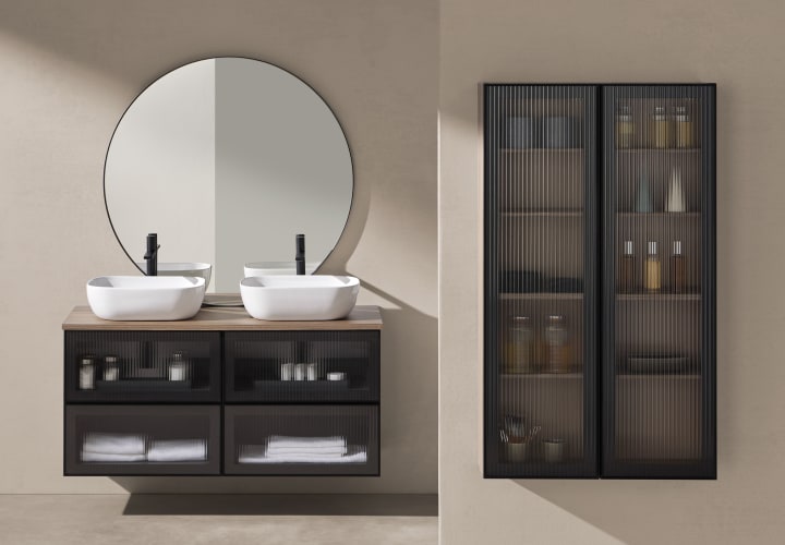 Conjunto mueble de baño frente cristal a rayas Koba Sanchis ambiente 2
