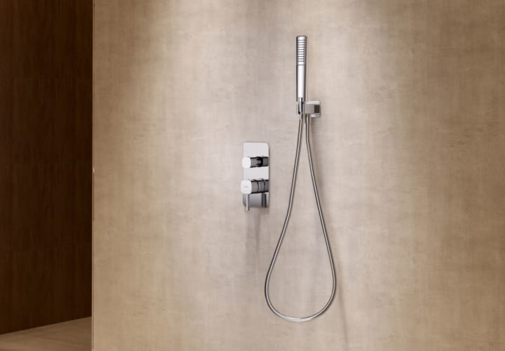 Conjunto de ducha empotrado con rociador movible Toscana Imex ambiente 8