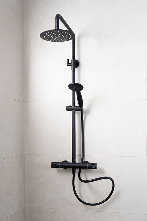 Columna de ducha extensible termostático Manacor Strohm Teka ambiente 3