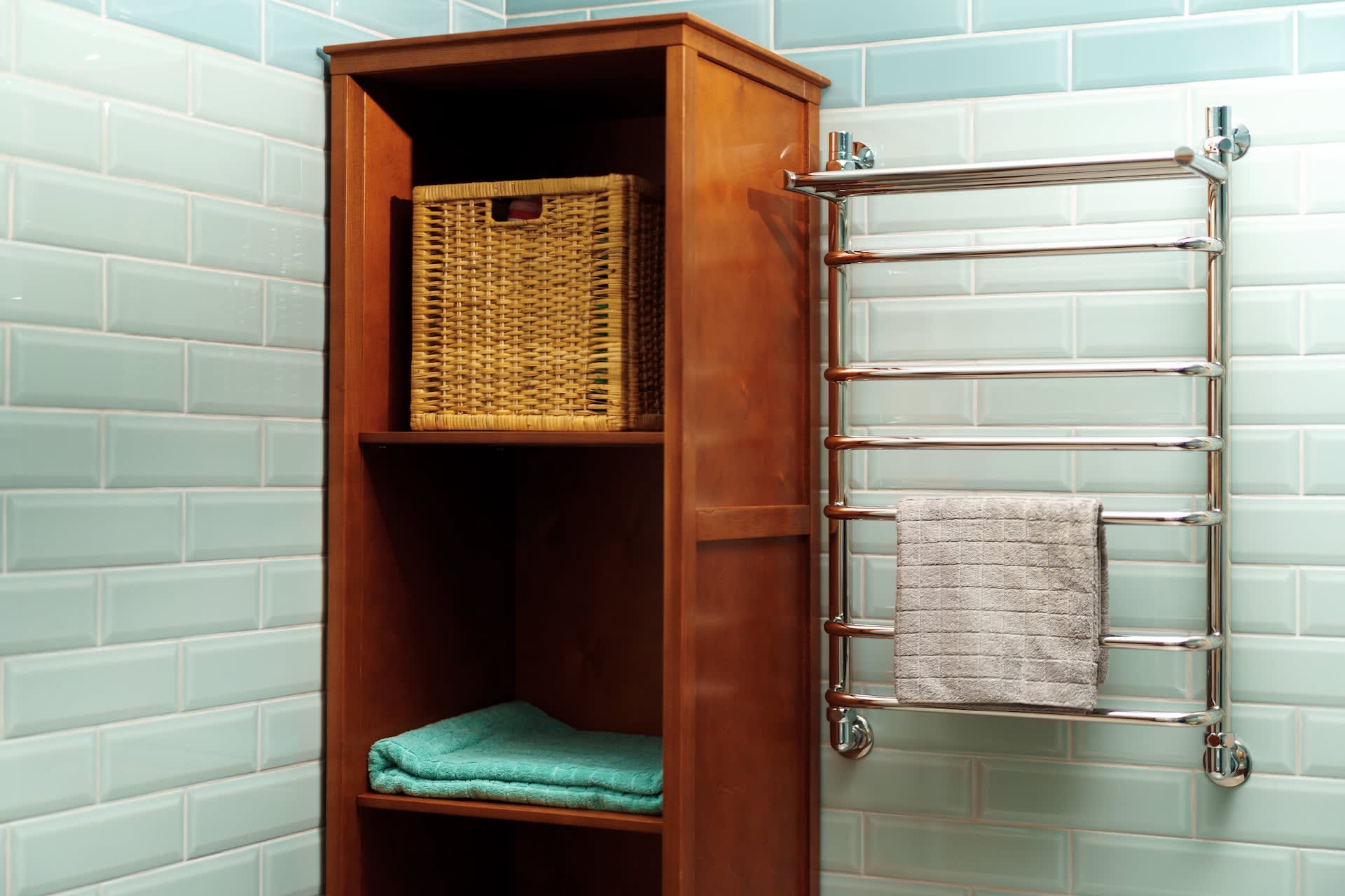 Cómo limpiar muebles de baño