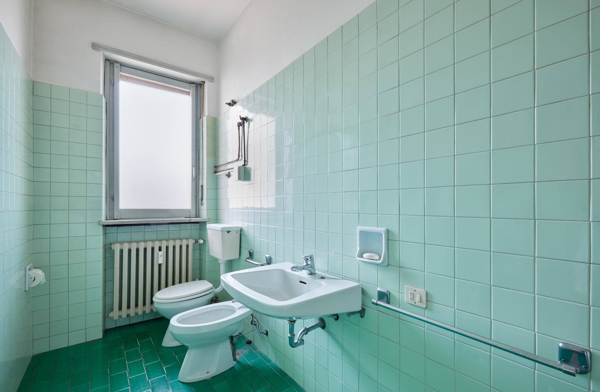 Cómo decorar un baño antiguo