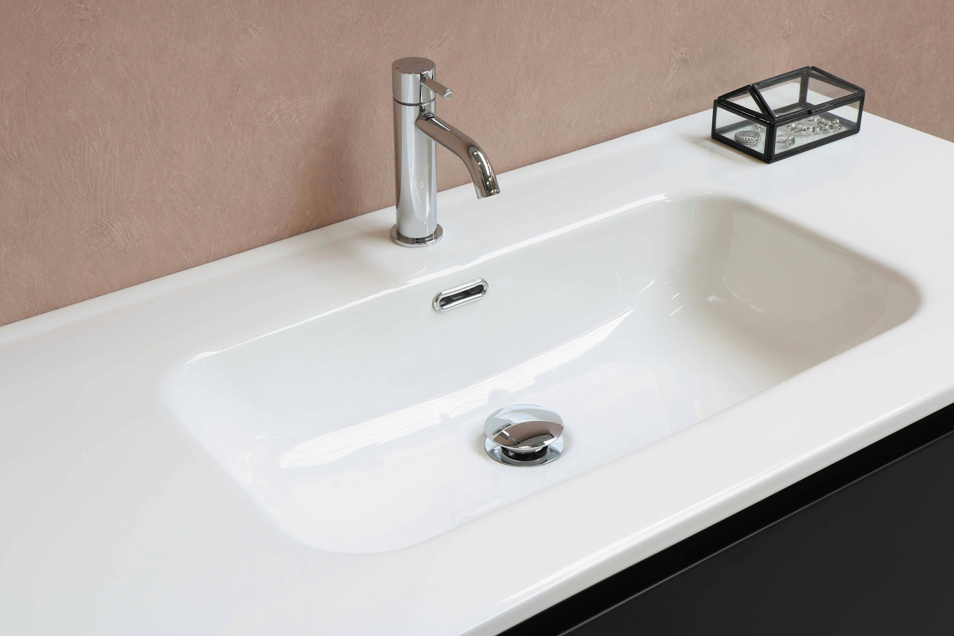 Cómo cambiar un grifo de lavabo paso a paso (fácil y rápido)
